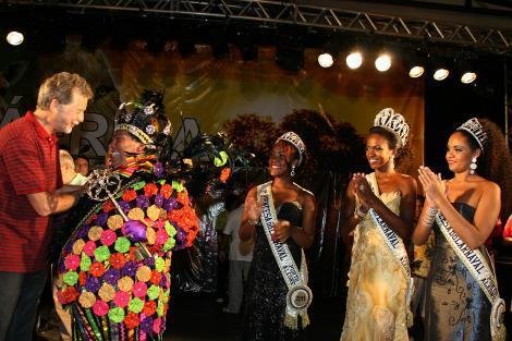 Rei Momo recebe as chaves de Porto Alegre