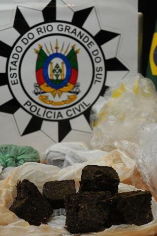 Pol&iacute;cia apreende 8kg de skank em Viam&atilde;o
