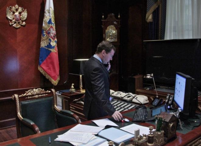 Dmitri Medvedev definiu "regime de seguran&ccedil;a especial" nas esta&ccedil;&otilde;es ferrovi&aacute;rias e aeroportos do pa&iacute;s