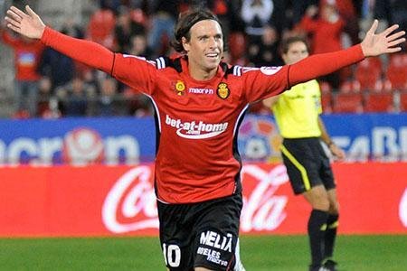Cavenaghi chega nesta quarta-feira para acertar com o Inter