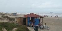 Quiosques localizados na faixa de praia são alvo da fiscalização