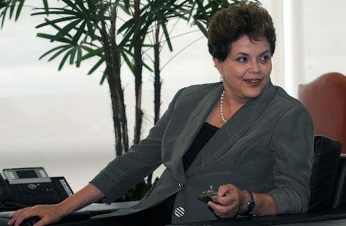 Com agenda cheia, Dilma chega &agrave; Capital 15 minutos antes de evento sobre holocausto