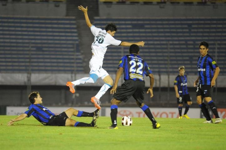 Para imprensa uruguaia, Gr&ecirc;mio n&atilde;o &eacute; uma equipe de outro mundo