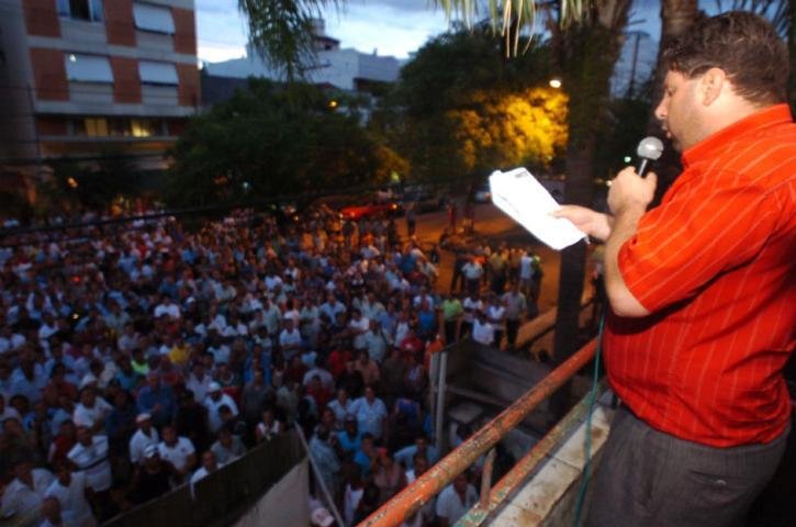 Rodovi&aacute;rios bloqueiam trecho da Ven&acirc;ncio Aires em protesto