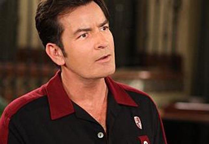 Charlie Sheen &eacute; internado &agrave;s pressas em Los Angeles