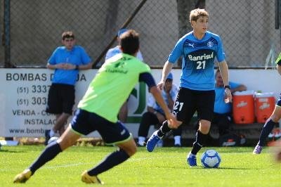 Gr&ecirc;mio deve ter Vilson e Adilson (foto) no cl&aacute;ssico Gre-Nal
