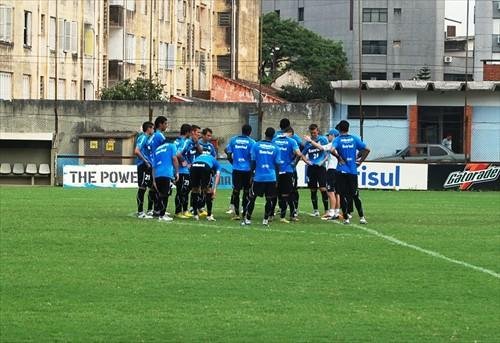 Gr&ecirc;mio faz atividade t&aacute;tica para se preparar para o Gre-Nal 