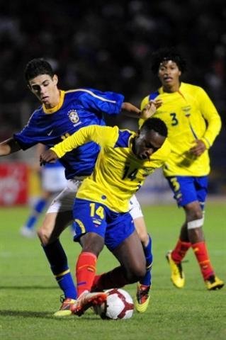 Oscar deve ser titular na sele&ccedil;&atilde;o sub-20 contra o Chile
