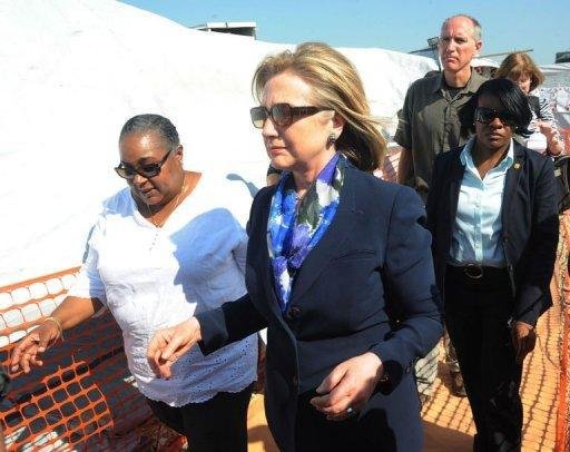 Hillary Clinton visita Haiti em plena crise pol&iacute;tica