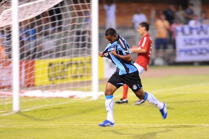 Lins marcou o gol da virada gremista