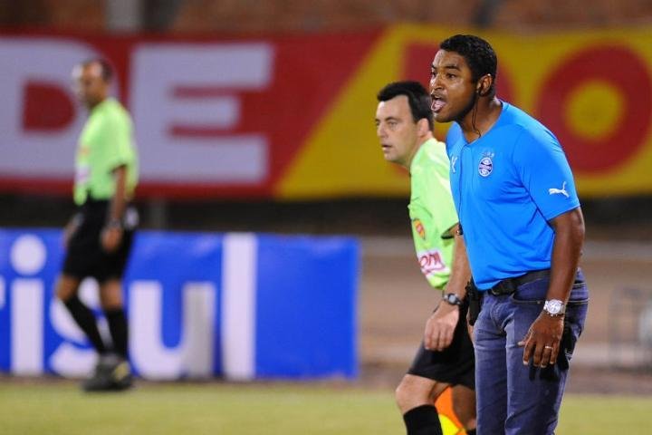 Roger credita vit&oacute;ria no Gre-Nal a Renato Portaluppi