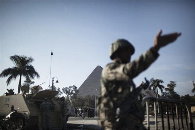 Pra&ccedil;a Tahir segue sob forte prote&ccedil;&atilde;o das tropas do Ex&eacute;rcito