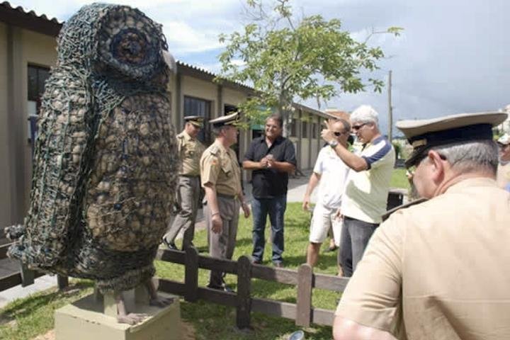 Tramanda&iacute; ganha coruja feita com redes de pesca