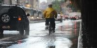 Chuva e semáforos fora de funcionamento prejudicam o trânsito na Capital