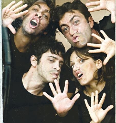 Fora do Ar &eacute; uma com&eacute;dia que trata do universo das celebridades e da teledramaturgia