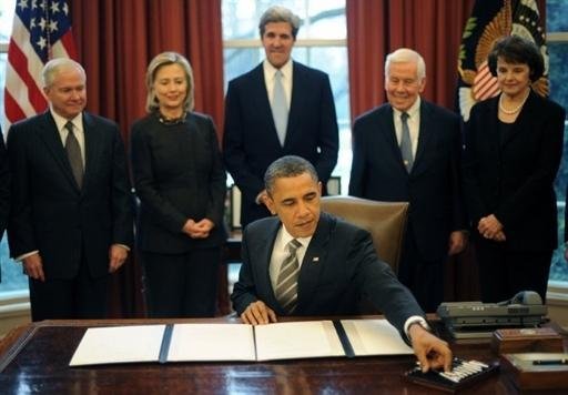 Obama promulga tratado nuclear com a R&uacute;ssia