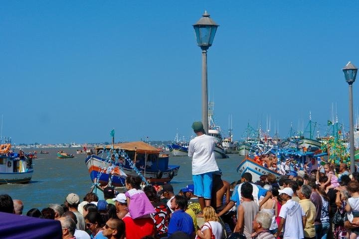 Prociss&atilde;o em homenagem &agrave; Nossa Senhora dos Navegantes re&uacute;ne 200 barcos no Sul do Estado 