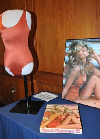 Mai&ocirc; vermelho de Farrah Fawcett vai para museu