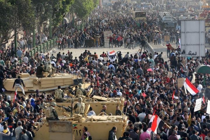 Ministro informa que tr&ecirc;s pessoas morreram e 639 ficaram feridos em protestos no Egito nesta quarta