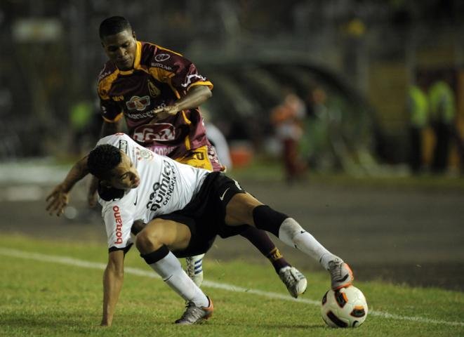 Corinthians perde para o Tolima por 2 a 0 e &eacute; eliminado