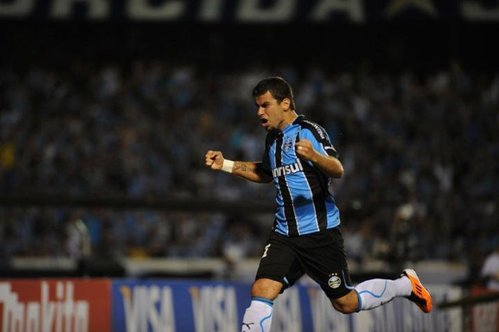 Jogador quando veste essa camisa do Gr&ecirc;mio tem que honr&aacute;-la sempre, afirma Andr&eacute; Lima