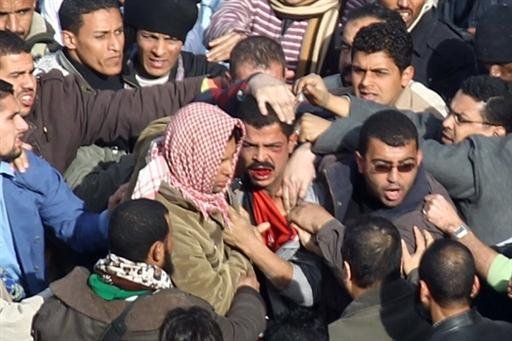 O movimento pela sa&iacute;da de Mubarak foi iniciado h&aacute; dez dias pelas redes sociais