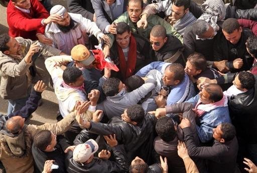 Manifestantes h&aacute; dez dias lideram uma rebeli&atilde;o popular contra o presidente Hosni Mubarak