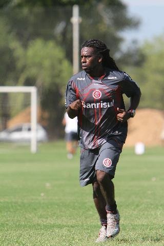 Tinga revela ansiedade para o jogo contra o Juventude