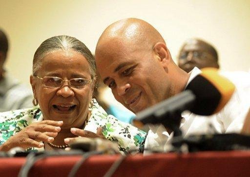 Ex-primeira-dama e cantor disputam segundo turno no Haiti