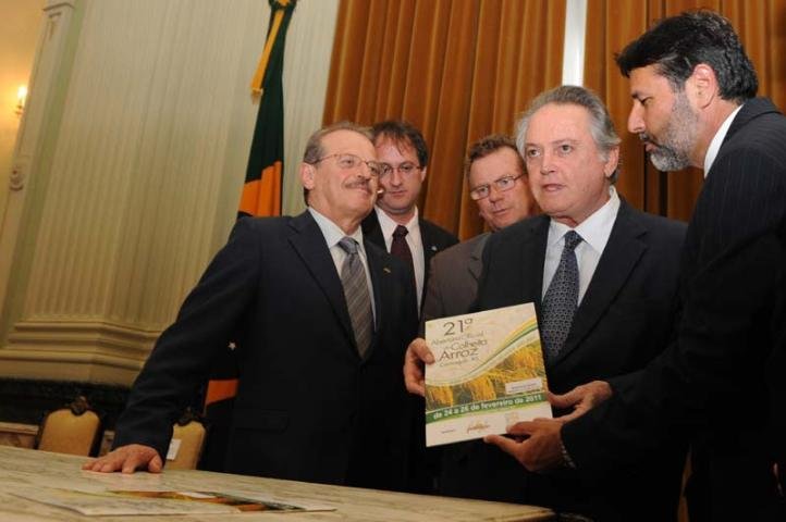 Governo comprar&aacute; 360 mil toneladas de arroz e 100 mil de feij&atilde;o para escoar produ&ccedil;&atilde;o