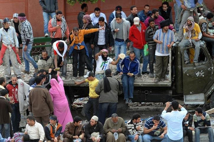 Mesmo com o pedido do governo para deixar as ruas, manifestantes continuam protestando