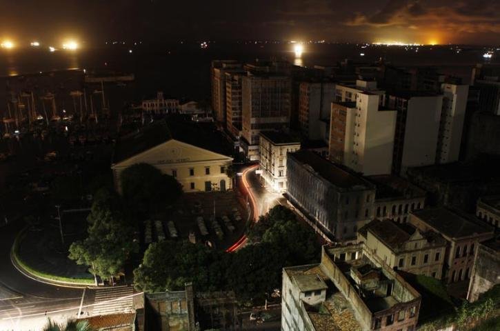 Regi&atilde;o Nordeste do pa&iacute;s sofreu com um apag&atilde;o de cerca de quatro horas durante a madrugada desta sexta-feira