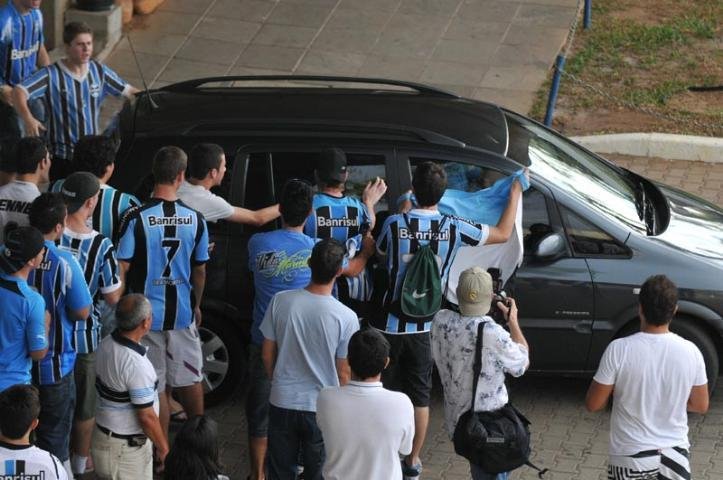 Torcida recepcionou o jogador no Salgado Filho