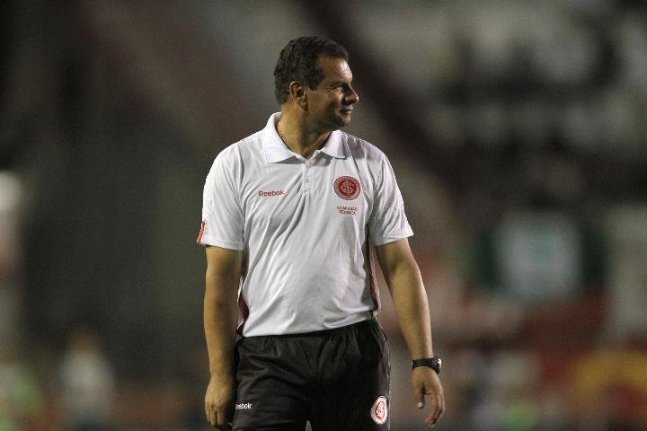 De olho na Libertadores, Roth projeta readapta&ccedil;&atilde;o em jogo no Interior