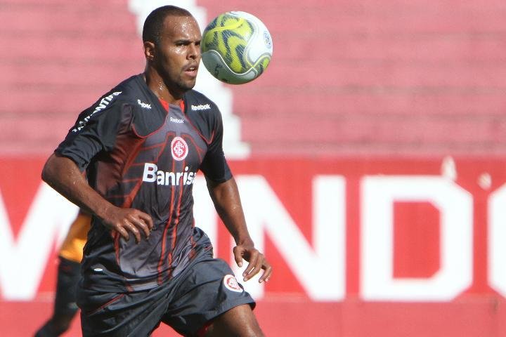 Siegmann confirma interesse do Vasco em Alecsandro