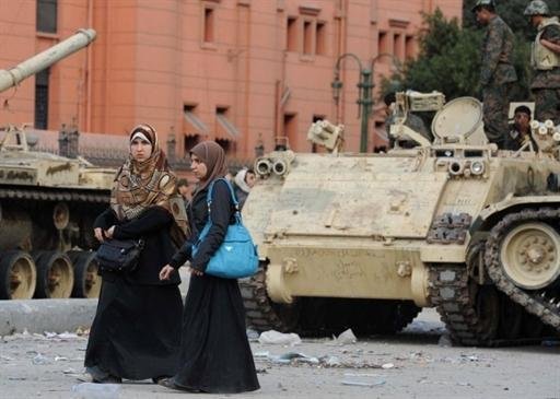 Ex&eacute;rcito eg&iacute;pcio monta esquema de seguran&ccedil;a ao redor do Museu do Cairo