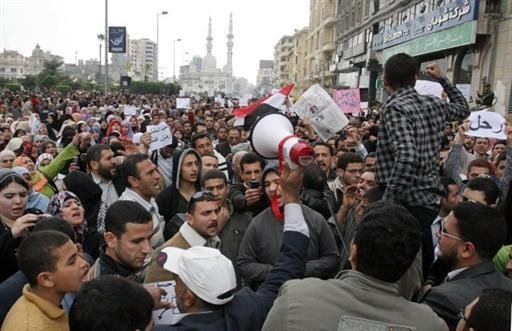 Eg&iacute;pcios se re&uacute;nem na cidade de Mansura Delta do Nilo, a 120 quil&ocirc;metros ao norte de Cairo pedindo a destitui&ccedil;&atilde;o do presidente Hosni Mubarak