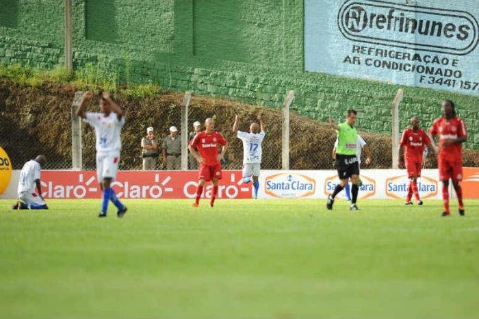 Antes, Bahia (17) havia marcado um gola&ccedil;o e empatado o duelo