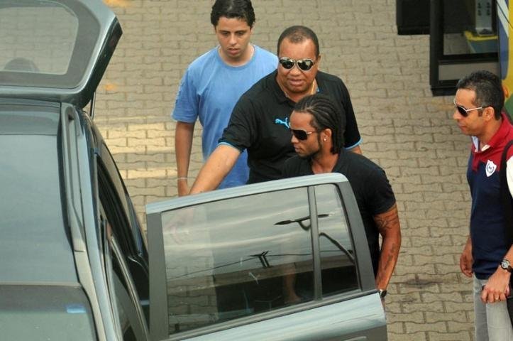 Escudero e Carlos Alberto (foto) ser&atilde;o apresentados no final da tarde desta segunda pelo Gr&ecirc;mio