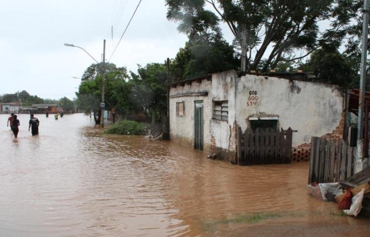 Tr&ecirc;s cidades da regi&atilde;o Metropolitana decretam emerg&ecirc;ncia por conta da chuva