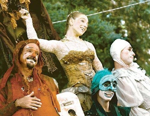 Grupo apresenta teatro de rua na Esquina Democr&aacute;tica hoje 