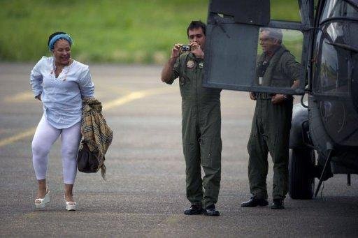 Chegam &agrave; Col&ocirc;mbia helic&oacute;pteros brasileiros que v&atilde;o buscar ref&eacute;ns das Farc com a senadora Piedad C&oacute;rdoba (E)
