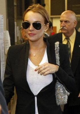 Lindsay Lohan ser&aacute; acusada de roubar colar de US$ 2,5 mil