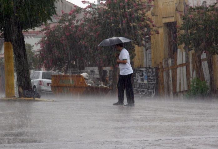 Bag&eacute; teve chuva forte isolada, nesta ter&ccedil;a, insuficiente para amenizar a estiagem