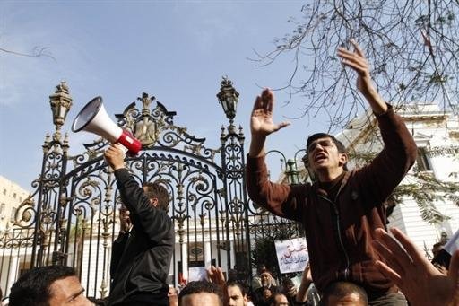 A principal exig&ecirc;ncia dos manifestantes continua a ser a sa&iacute;da de Mubarak