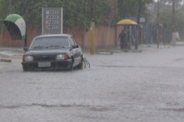 Alvorada tamb&eacute;m registrou pontos de alagamentos devido a chuva
