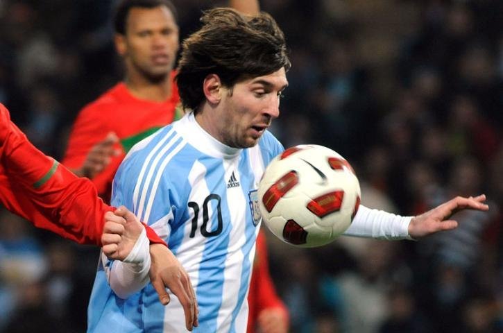 Messi brilha e Argentina vence Portugal em amistoso