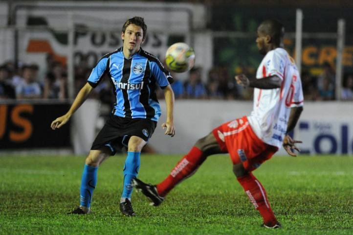 Jogadores do Gr&ecirc;mio exaltam vantagem conquistada em Iju&iacute;