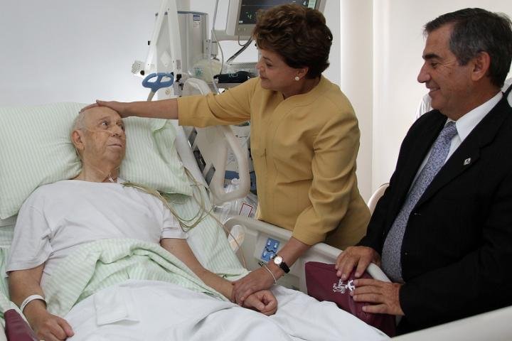 Dilma visita Alencar no S&iacute;rio-Liban&ecirc;s em S&atilde;o Paulo