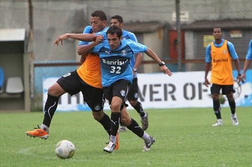 Carlos Alberto e Escudero treinaram em time titular